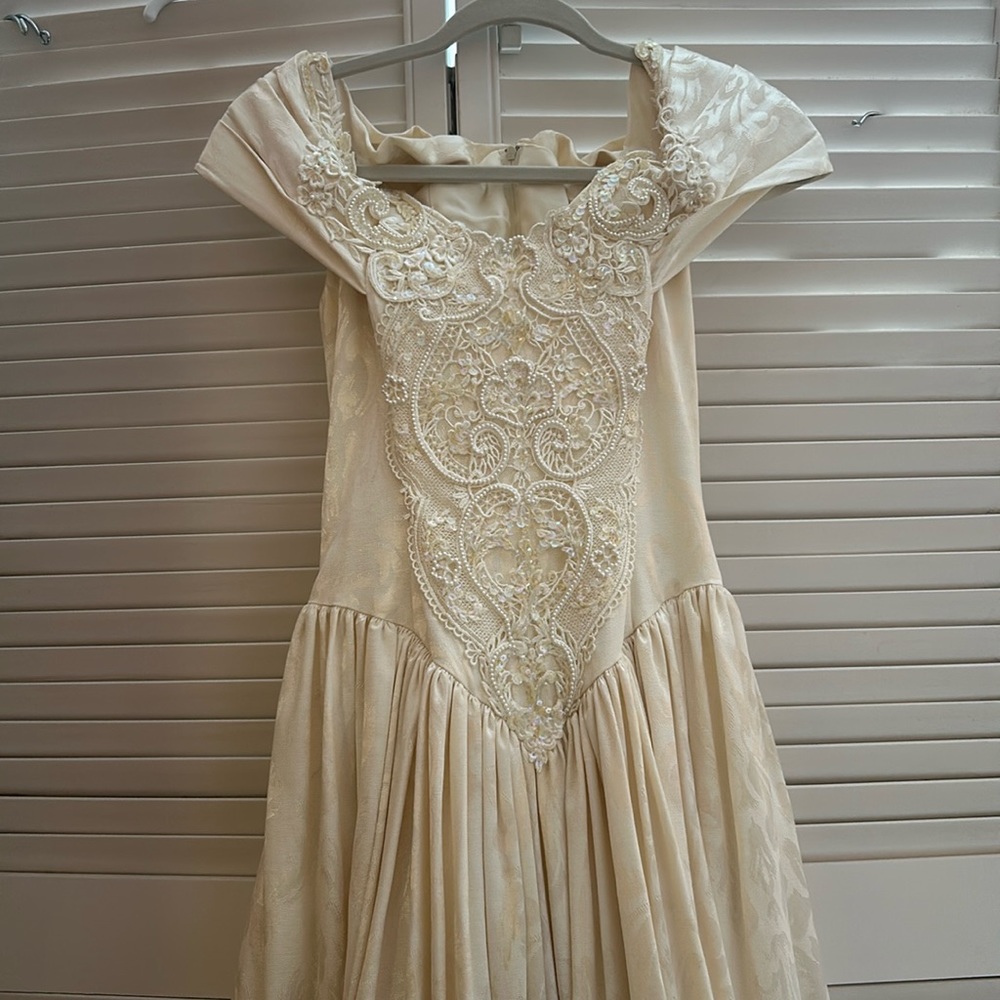 JessicaMcClintock gorgeous wedding dress w/ custom-made long train that detaches